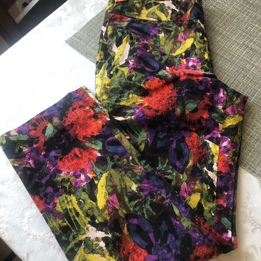 Stunning Nic+Zoe print skinny pants